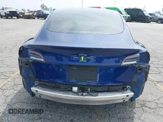 2020 Tesla Model 3 Standard Range Plus z VIN 5YJ3E1EA8LF785010, wystawiony jako IAAI lot #42130951 z przebiegiem 90 072 mil mil oraz . Historia ofert i sprzedaży dostępna na DreamBid. Obrazek 20.