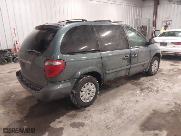 2005 Chrysler Town & Country with VIN 1C4GP45R35B313449, listed as a IAAI auction lot 41286426 with 87,374 mi miles. Bid and sale history available at carsss.com. Image 4.