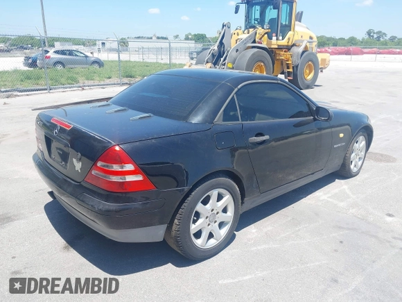 1998 Mercedes-Benz SLK 230/320 z VIN WDBKK47F1WF022419, wystawiony jako IAAI lot #42305098 z przebiegiem Nie podano mil oraz . Historia ofert i sprzedaży dostępna na DreamBid. Obrazek 4.