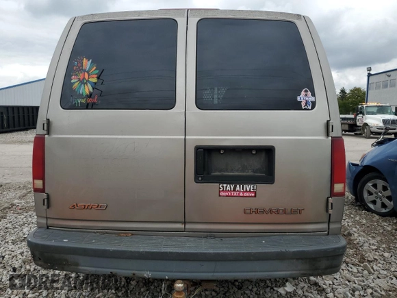 2003 Chevrolet Astro Cargo z VIN 1GCDM19X93B106080, wystawiony jako Copart lot #82596524 z przebiegiem 144 865 mil mil oraz Szkoda całkowita • Salvage title. Historia ofert i sprzedaży dostępna na DreamBid. Obrazek 6.