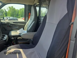 2014 Chevrolet Express Cargo z VIN 1GCSGAFXXE1162573, wystawiony jako IAAI lot #42547277 z przebiegiem 230 224 mil mil oraz . Historia ofert i sprzedaży dostępna na DreamBid. Obrazek 6.