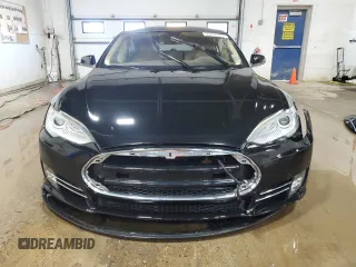 2013 Tesla Model S with VIN 5YJSA1CG1DFP03666, listed as a Copart auction lot 55698345 with 72,592 mi miles and Clean Title. Bid and sale history available at DreamBid. Image 5.