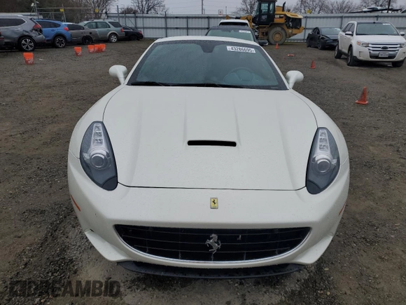2012 Ferrari California z VIN ZFF65TJA9C0186664, wystawiony jako Copart lot #43286695 z przebiegiem Nie podano mil oraz Szkoda całkowita • Salvage title. Historia ofert i sprzedaży dostępna na DreamBid. Obrazek 5.