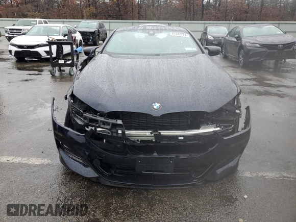 2025 BMW 8 Series M850i xDrive z VIN WBABC4C01SCT38959, wystawiony jako Copart lot #81842724 z przebiegiem Nie podano mil oraz Szkoda całkowita • Salvage title. Historia ofert i sprzedaży dostępna na DreamBid. Obrazek 5.
