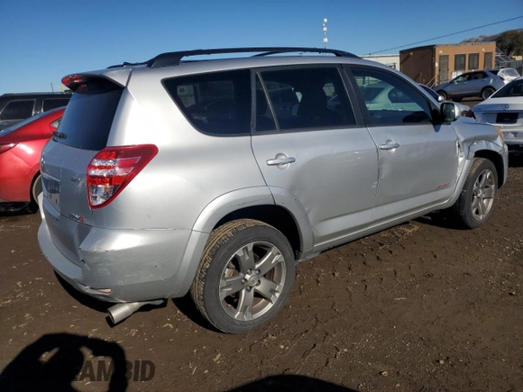2011 Toyota RAV4 Sport z VIN JTMRF4DV5B5037697, wystawiony jako Copart lot #82259164 z przebiegiem 99 215 mil mil oraz Szkoda całkowita • Salvage title. Historia ofert i sprzedaży dostępna na DreamBid. Obrazek 3.