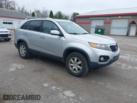 2011 Kia Sorento LX with VIN 5XYKT4A18BG099601, listed as a IAAI auction lot 42156787 with 165,397 mi miles. Bid and sale history available at carsss.com. Image 1.