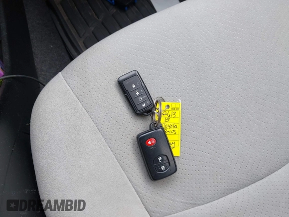2015 Toyota Prius Four z VIN JTDKN3DU5F1934117, wystawiony jako IAAI lot #42370807 z przebiegiem 67 806 mil mil oraz . Historia ofert i sprzedaży dostępna na DreamBid. Obrazek 11.