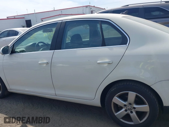 2008 Volkswagen Jetta SE with VIN 3VWRZ71KX8M173889, listed as a IAAI auction lot 42062818 with Not provided miles and . Bid and sale history available at DreamBid. Image 13.