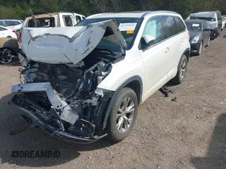 2014 Toyota Highlander XLE z VIN 5TDKKRFH7ES028046, wystawiony jako IAAI lot #41792653 z przebiegiem Nie podano mil oraz . Historia ofert i sprzedaży dostępna na DreamBid. Obrazek 17.