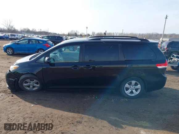 2011 Toyota Sienna LE AAS with VIN 5TDKK3DC4BS141226, listed as a IAAI auction lot 41786997 with 206,100 mi miles. Bid and sale history available at carsss.com. Image 14.