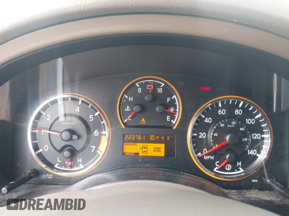 2015 Nissan Armada Platinum z VIN 5N1BA0NF9FN606276, wystawiony jako IAAI lot #41865375 z przebiegiem 223 761 mil mil oraz . Historia ofert i sprzedaży dostępna na DreamBid. Obrazek 7.