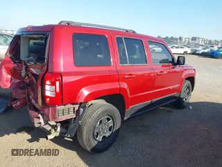 2016 Jeep Patriot Sport SE z VIN 1C4NJPBA8GD711742, wystawiony jako IAAI lot #42229302 z przebiegiem 122 732 mil mil oraz . Historia ofert i sprzedaży dostępna na DreamBid. Obrazek 4.