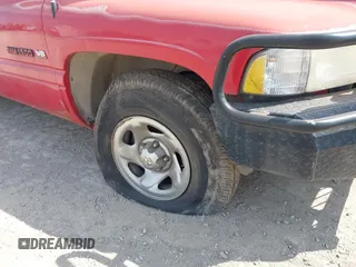 1998 Dodge 1500 z VIN 3B7HC13Z3WG233093, wystawiony jako IAAI lot #41526254 z przebiegiem 260 000 mil mil oraz . Historia ofert i sprzedaży dostępna na DreamBid. Obrazek 6.
