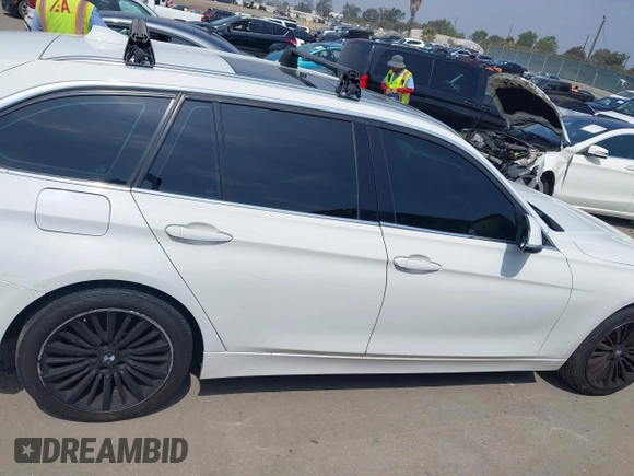 2014 BMW 3 Series 328d xDrive с VIN WBA3K5C50EKT33206, выставлен на аукционе IAAI как лот 42304444 с пробегом 142 918 миль миль и . История ставок и продаж доступна на DreamBid. Изображение 13.