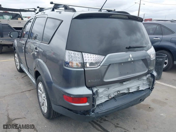 2011 Mitsubishi Outlander SE with VIN JA4AS3AW2BU040220, listed as a IAAI auction lot 41728765 with 192,187 mi miles. Bid and sale history available at carsss.com. Image 6.