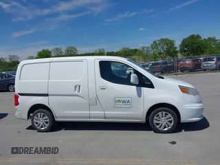 2017 Chevrolet City Express Cargo LT z VIN 3N63M0ZN1HK701924, wystawiony jako IAAI lot #42337663 z przebiegiem 211 535 mil mil oraz . Historia ofert i sprzedaży dostępna na DreamBid. Obrazek 13.