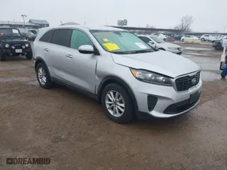2019 Kia Sorento LX V6 with VIN 5XYPG4A51KG495866, listed as a IAAI auction lot 41599328 with 161,807 mi miles. Bid and sale history available at carsss.com. Image 1.