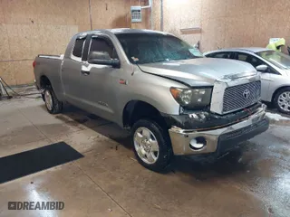 2007 Toyota Tundra SR5 with VIN 5TFBV541X7X025225, listed as a IAAI auction lot 41565019 with 204,790 mi miles. Bid and sale history available at carsss.com. Image 1.