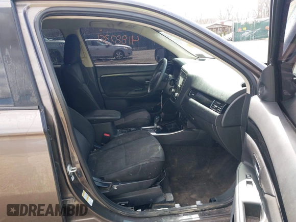2020 Mitsubishi Outlander ES z VIN JA4AZ3A33LZ015378, wystawiony jako IAAI lot #41887351 z przebiegiem 113 349 mil mil oraz . Historia ofert i sprzedaży dostępna na DreamBid. Obrazek 5.