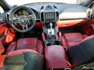 2018 Porsche Cayenne z VIN WP1AA2A26JKA05088, wystawiony jako Copart lot #40260843 z przebiegiem 54 635 mil mil oraz . Historia ofert i sprzedaży dostępna na DreamBid. Obrazek 8.