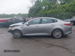 2016 Kia Optima SXL Turbo z VIN 5XXGV4L24GG085759, wystawiony jako IAAI lot #42179979 z przebiegiem 105 318 mil mil oraz . Historia ofert i sprzedaży dostępna na DreamBid. Obrazek 15.