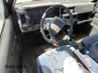1989 Nissan Hardbody z VIN 1N6ND16S2KC377484, wystawiony jako Copart lot #65412324 z przebiegiem 31 573 mil mil oraz Szkody całkowita. Historia ofert i sprzedaży dostępna na DreamBid. Obrazek 8.