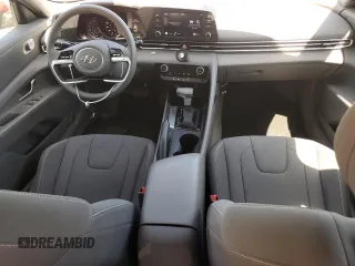 2023 Hyundai Elantra SEL z VIN KMHLM4AG5PU597620, wystawiony jako Copart lot #52069715 z przebiegiem 22 630 mil mil oraz Nie do naprawy • Non repairable. Historia ofert i sprzedaży dostępna na DreamBid. Obrazek 8.