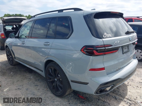 2024 BMW X7 xDrive40i z VIN 5UX23EM07R9T99861, wystawiony jako IAAI lot #40400730 z przebiegiem 9 916 mil mil oraz . Historia ofert i sprzedaży dostępna na DreamBid. Obrazek 3.