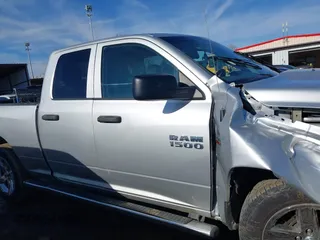 2016 Ram 1500 Express z VIN 1C6RR7FTXGS188572, wystawiony jako IAAI lot #41699775 z przebiegiem 156 990 mil mil oraz . Historia ofert i sprzedaży dostępna na DreamBid. Obrazek 13.