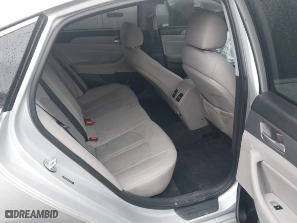 2019 Hyundai Sonata Sport with VIN 5NPE34AFXKH770235, listed as a IAAI auction lot 40941753 with 111,169 mi miles. Bid and sale history available at carsss.com. Image 8.