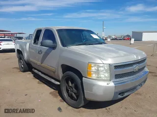 2007 Chevrolet Silverado 1500 Work Truck with VIN 1GCEC19C17Z610804, listed as a IAAI auction lot 41652687 with 333,312 mi miles. Bid and sale history available at carsss.com. Image 1.