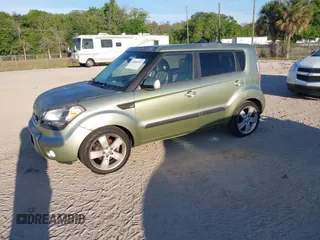 2011 Kia Soul + with VIN KNDJT2A22B7282563, listed as a IAAI auction lot 41866992 with 1 mi miles. Bid and sale history available at carsss.com. Image 2.