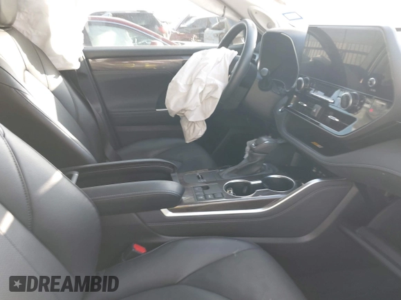 2023 Toyota Highlander L with VIN 5TDKDRAHXPS518355, listed as a IAAI auction lot 41115413 with 17,646 mi miles and . Bid and sale history available at DreamBid. Image 5.