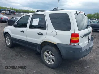 2005 Ford Escape XLT with VIN 1FMYU93135KA52035, listed as a IAAI auction lot 42224967 with 185,397 mi miles and . Bid and sale history available at DreamBid. Image 3.