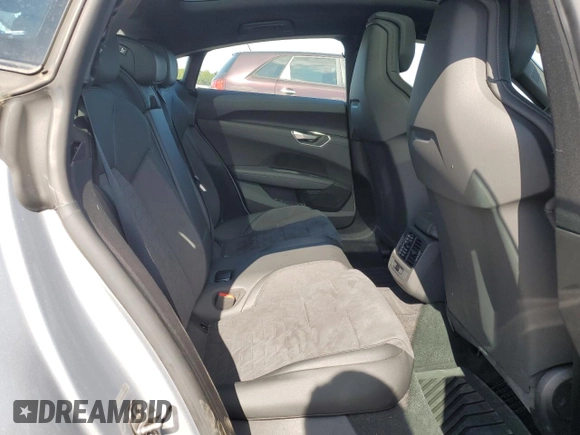 2022 Audi e-tron GT Premium Plus z VIN WAUFJBFW8N7006591, wystawiony jako Copart lot #71233664 z przebiegiem 41 317 mil mil oraz Szkody całkowita. Historia ofert i sprzedaży dostępna na DreamBid. Obrazek 10.