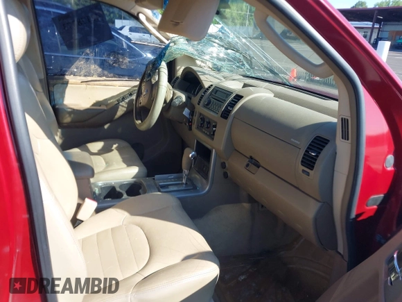 2006 Nissan Pathfinder SE z VIN 5N1AR18U76C621228, wystawiony jako IAAI lot #42178373 z przebiegiem 209 156 mil mil oraz . Historia ofert i sprzedaży dostępna na DreamBid. Obrazek 5.