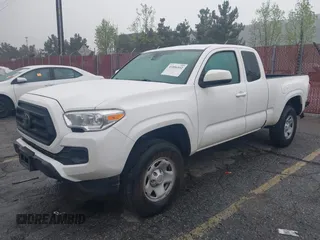 2023 Toyota Tacoma SR z VIN 3TYRZ5CN1PT037202, wystawiony jako IAAI lot #41896502 z przebiegiem 45 568 mil mil oraz . Historia ofert i sprzedaży dostępna na DreamBid. Obrazek 17.
