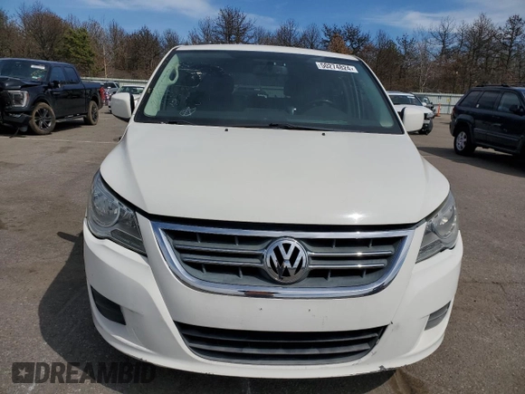 2011 Volkswagen Routan SE with VIN 2V4RW3DG5BR717538, listed as a Copart auction lot 50274824 with 174,033 mi miles and Clean title. Bid and sale history available at DreamBid. Image 5.