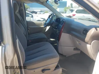 2005 Chrysler Town & Country with VIN 1C4GP45R25B370709, listed as a IAAI auction lot 42034770 with 147,675 mi miles. Bid and sale history available at carsss.com. Image 5.