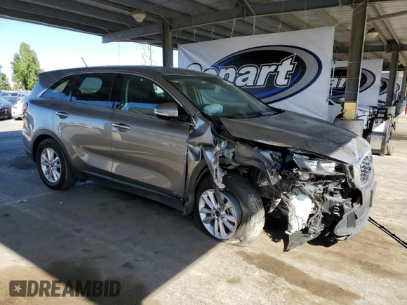 2019 Kia Sorento LX z VIN 5XYPGDA59KG463392, wystawiony jako Copart lot #54970245 z przebiegiem 99 576 mil mil oraz Szkoda całkowita • Salvage title. Historia ofert i sprzedaży dostępna na DreamBid. Obrazek 4.
