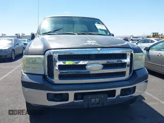 2006 Ford F-250 XL z VIN 1FTSX21516EC97026, wystawiony jako IAAI lot #41991940 z przebiegiem 169 841 mil mil oraz . Historia ofert i sprzedaży dostępna na DreamBid. Obrazek 12.