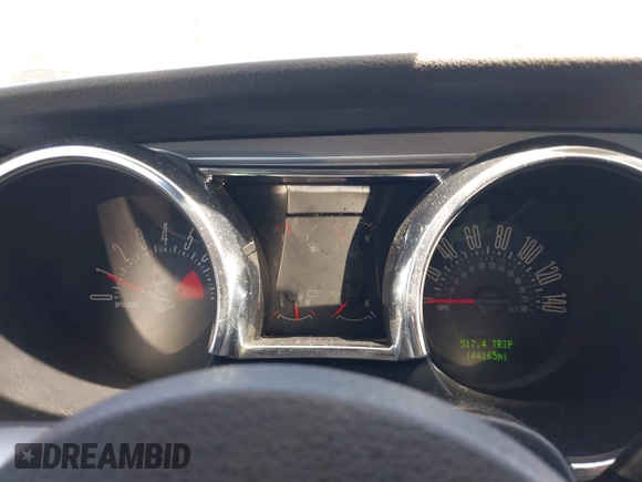 2006 Ford Mustang GT Deluxe z VIN 1ZVHT82H065175045, wystawiony jako IAAI lot #42446022 z przebiegiem 144 165 mil mil oraz . Historia ofert i sprzedaży dostępna na DreamBid. Obrazek 7.