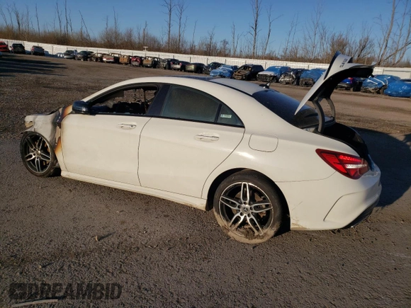 2018 Mercedes-Benz CLA 250 z VIN WDDSJ4GB6JN596858, wystawiony jako Copart lot #49793815 z przebiegiem Nie podano mil oraz Szkody całkowita. Historia ofert i sprzedaży dostępna na DreamBid. Obrazek 2.