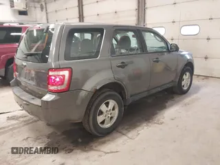 2011 Ford Escape XLS z VIN 1FMCU9C71BKB77819, wystawiony jako IAAI lot #42485716 z przebiegiem 204 218 mil mil oraz . Historia ofert i sprzedaży dostępna na DreamBid. Obrazek 4.