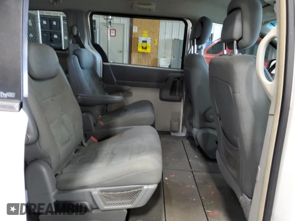 2010 Chrysler Town & Country Touring z VIN 2A4RR5D1XAR492731, wystawiony jako Copart lot #89331835 z przebiegiem 209 381 mil mil oraz Szkoda całkowita • Salvage title. Historia ofert i sprzedaży dostępna na DreamBid. Obrazek 12.