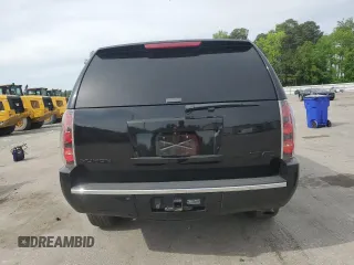 2013 GMC Yukon Denali z VIN 1GKS1EEF8DR302996, wystawiony jako Copart lot #55570135 z przebiegiem 176 368 mil mil oraz Szkoda całkowita • Salvage title. Historia ofert i sprzedaży dostępna na DreamBid. Obrazek 6.