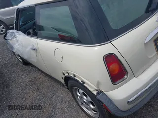 2004 MINI Hardtop z VIN WMWRC33424TC53596, wystawiony jako IAAI lot #42202887 z przebiegiem 237 482 mil mil oraz . Historia ofert i sprzedaży dostępna na DreamBid. Obrazek 6.