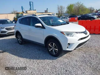 2018 Toyota RAV4 XLE with VIN 2T3WFREV2JW412970, listed as a IAAI auction lot 41986122 with 61,828 mi miles. Bid and sale history available at carsss.com. Image 1.