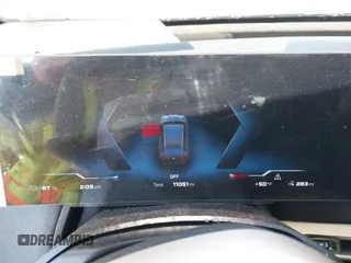 2024 BMW iX M60 z VIN WB533CF06RCN40621, wystawiony jako IAAI lot #42005612 z przebiegiem 11 051 mil mil oraz . Historia ofert i sprzedaży dostępna na DreamBid. Obrazek 7.