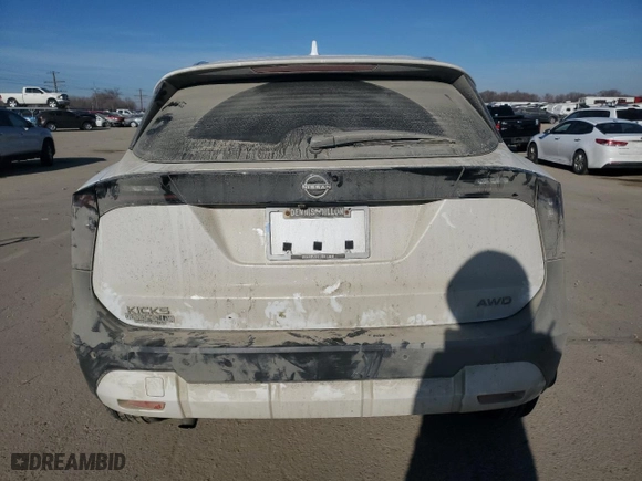 2025 Nissan Kicks SV with VIN 3N8AP6CB7SL309121, listed as a Copart auction lot 43085185 with 8,976 mi miles and Salvage Title. Bid and sale history available at carsss.com. Image 6.